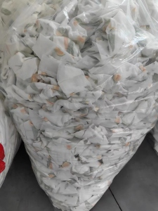 出售纸尿裤边角料，PP复合PET，现货十几吨