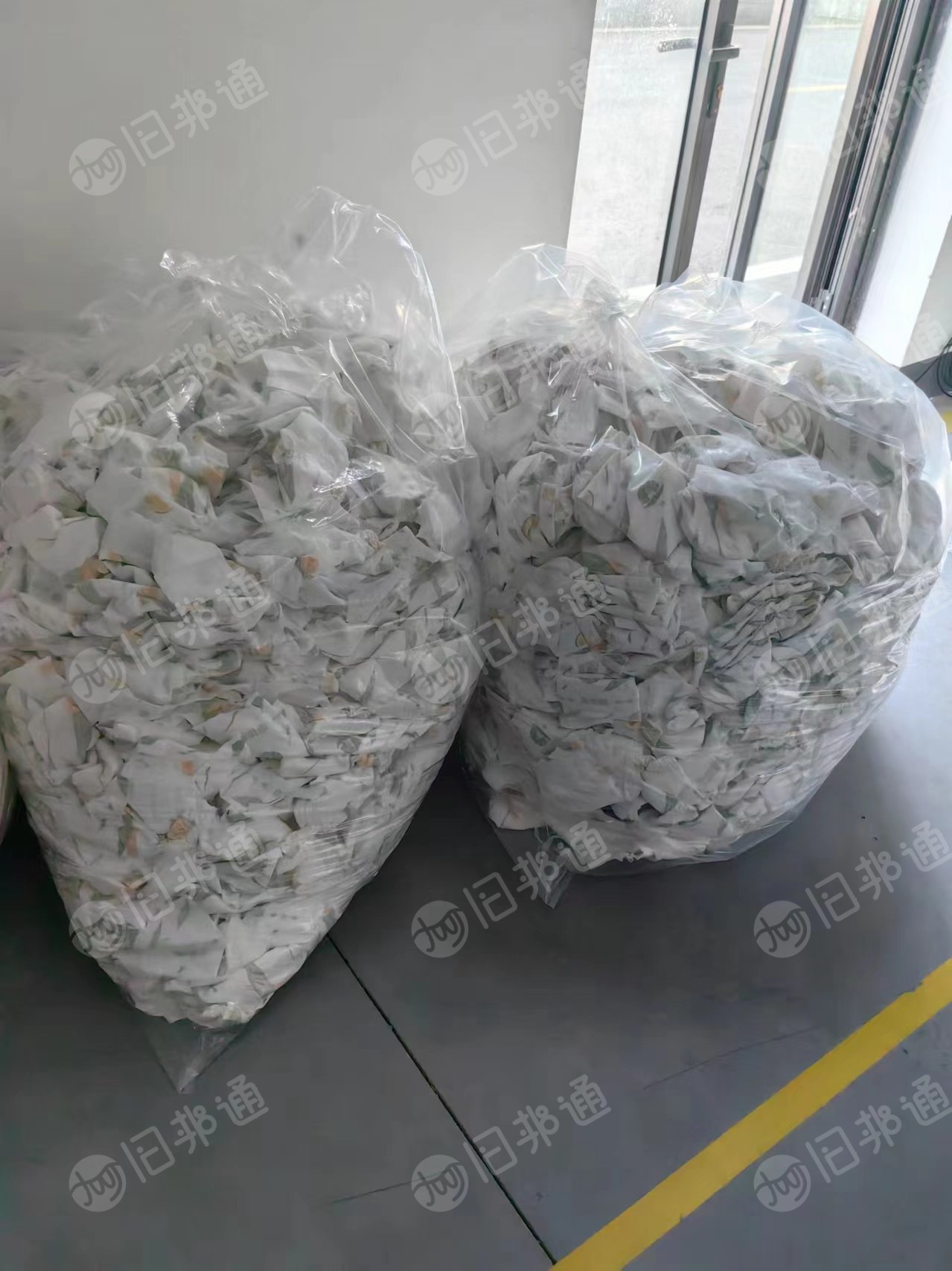 出售纸尿裤边角料,PP复合PET,现货十几吨