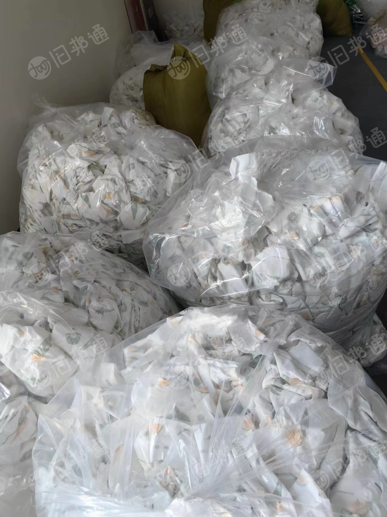 出售纸尿裤边角料,PP复合PET,现货十几吨