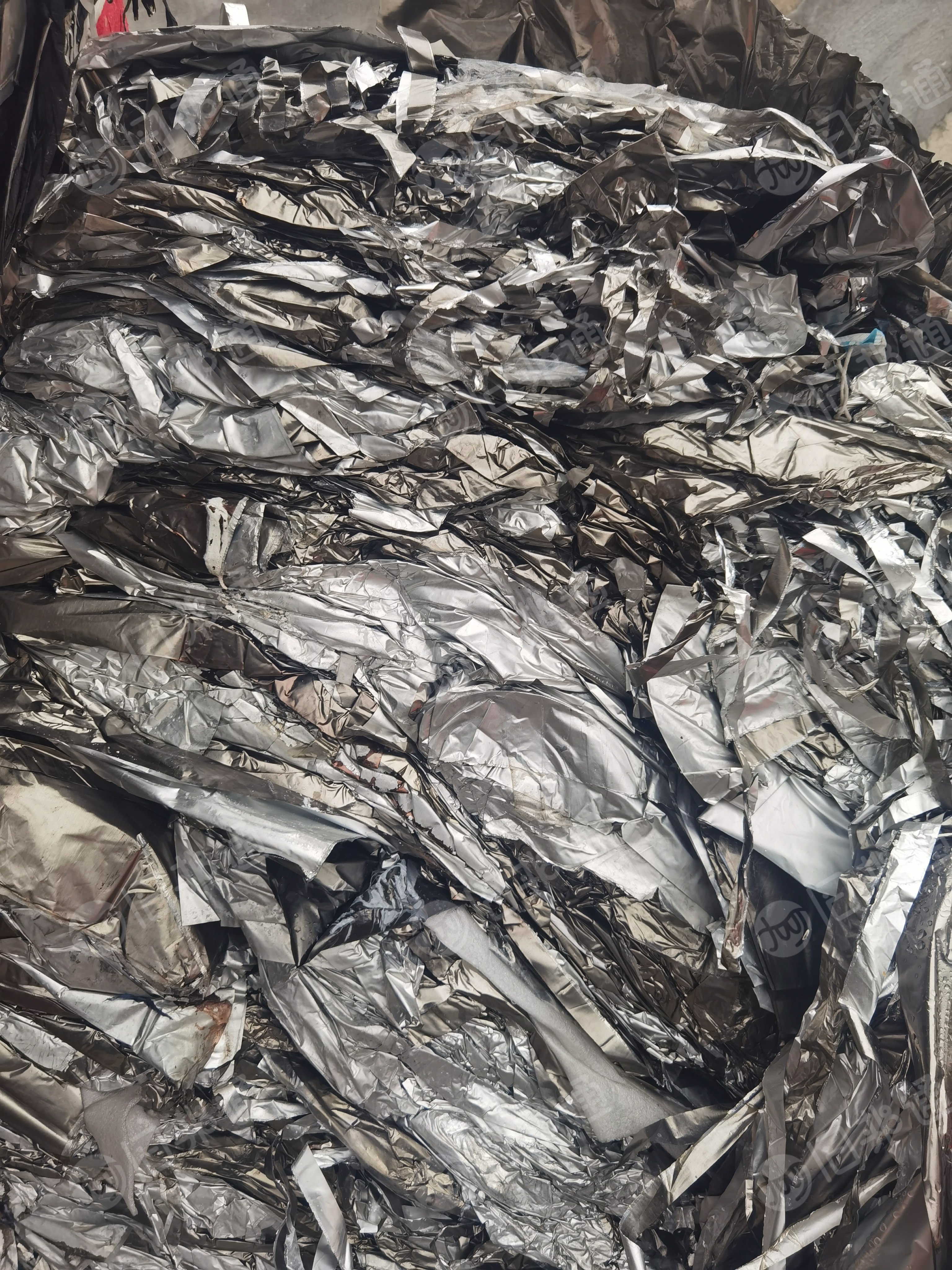 处理一批铝含量40%以上的铝塑膜废料,现货20多吨。