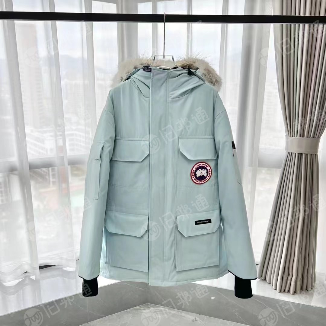 出售服装库存羽绒服,货在福建莆田