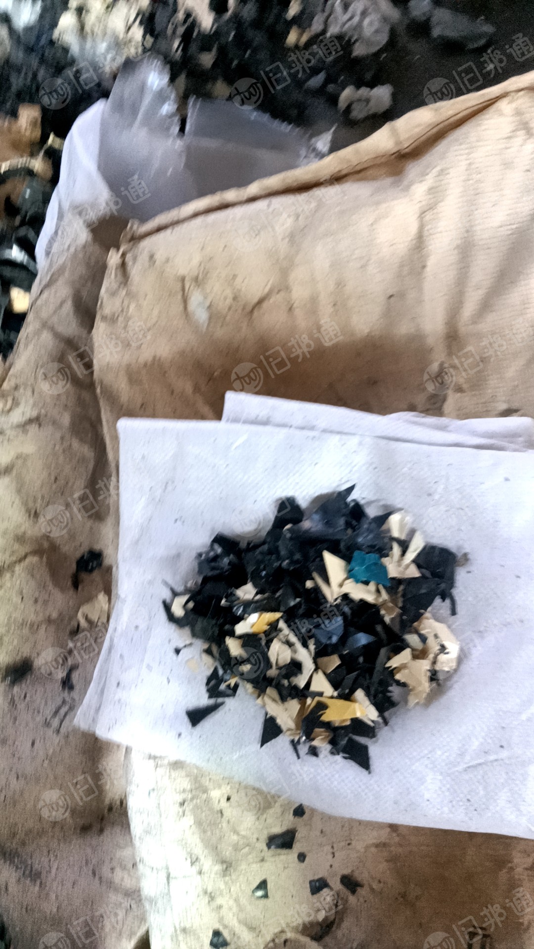 出售pe高压防水膜破碎料,各种颜色都有,月需20吨左右,现贷30多吨