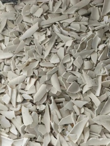 长期出售硬质pvc扣板小管破碎料，扣板干破，月供千百吨