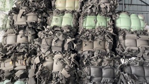 海绵打包站长期大量出售黑色棉芯，高密度海绵，废海绵