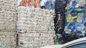 长期出售分色丙压块，涂料桶压块