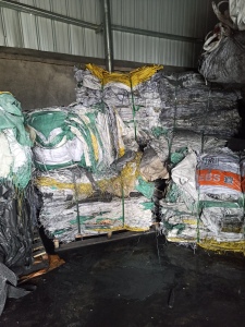 厂家长期出售PP废旧编织袋，装再生PE和钙粉下来的，月供15吨