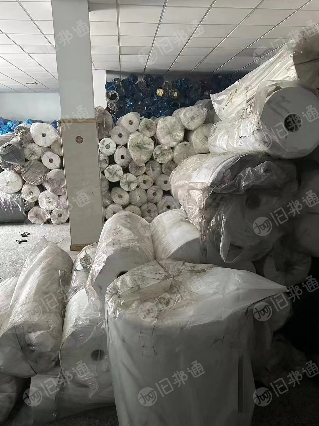 出售涤纶无纺布,有黑色跟白色的,门幅1米到一米八八,货在江苏常州,现货还有40吨左右