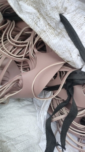 长期出售pvc人造革边角料，现货10几吨