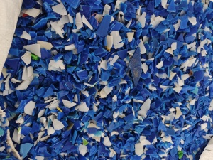 出售蓝桶破碎料，大小蓝桶分来粉，月供几十吨