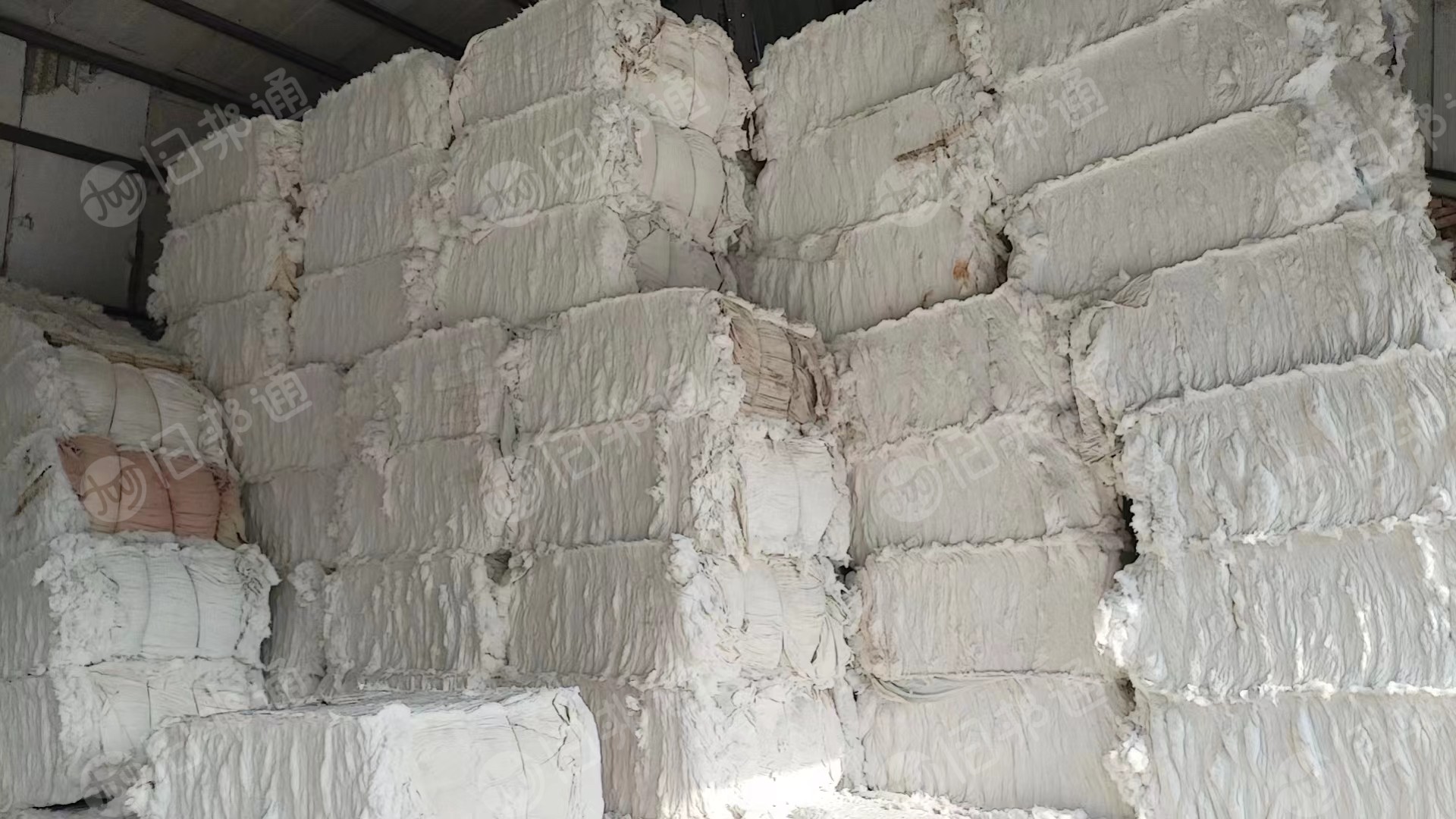 出售牛仔布开花棉,含棉70左右,货在山东菏泽,现货有40吨左右