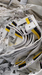 长期出售带膜花卡纸边角料