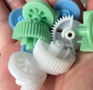 长期收购聚甲醛pom，块料，粉碎料，水口料等