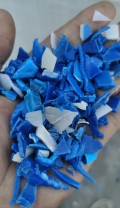 长期出售蓝桶破碎料，波纹管破碎料，花乙破碎料