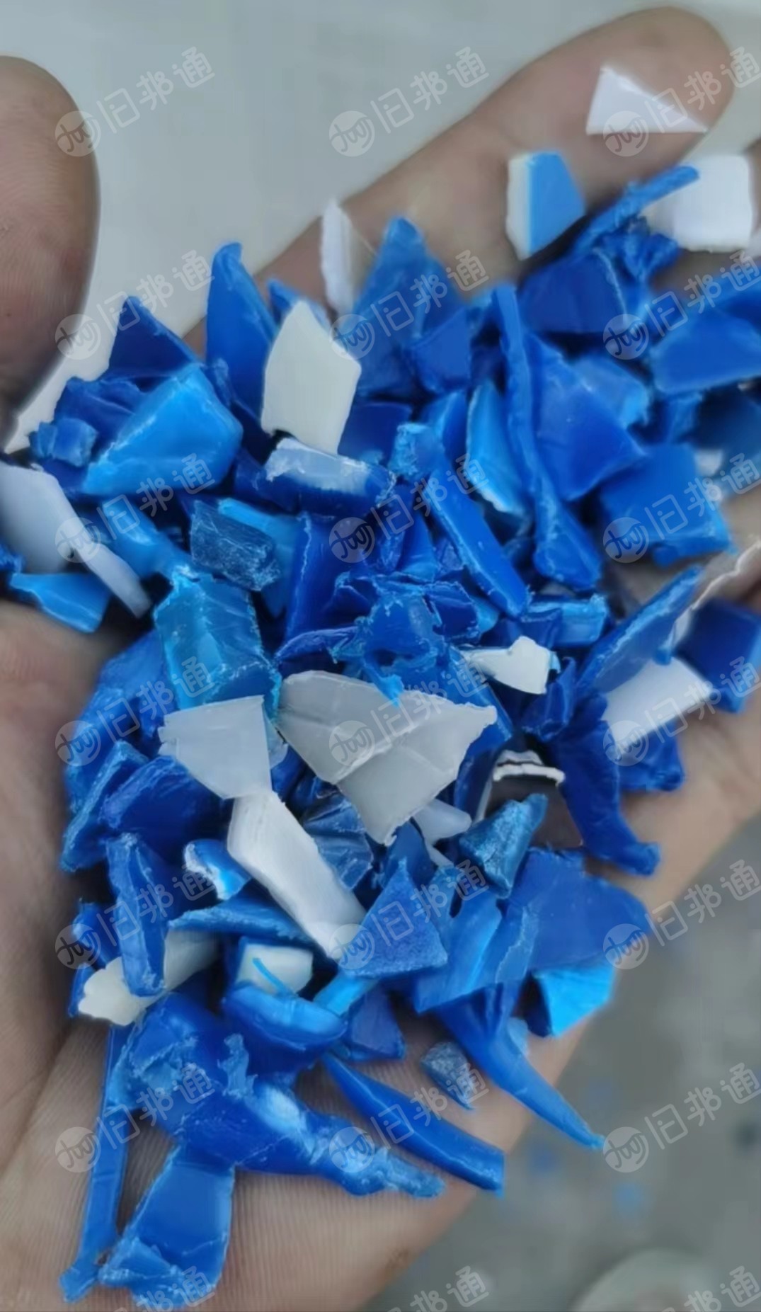 长期出售蓝桶破碎料,波纹管破碎料,花乙破碎料