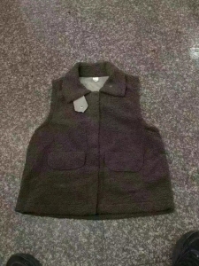 出售颗粒绒马甲，现货有几千件，货在江苏常熟