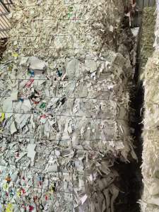 出售小花卡纸边角料，现货一车