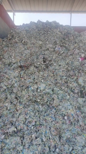 出售水洗商标纯纸废料，每个月50吨左右