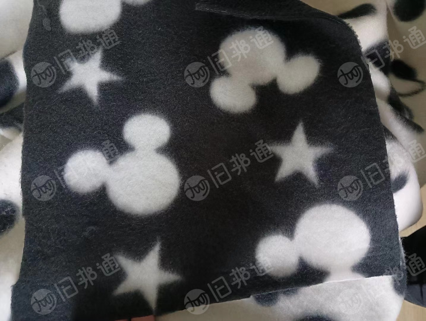 出售双刷单摇摇粒绒,两个花型,110匹左右,门幅160克重245,货在浙江绍兴