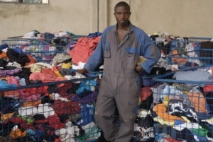 回收旧衣服，分拣货，废旧衣服，二手衣服