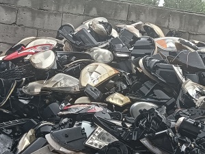 出售汽车大灯，修理厂下来的