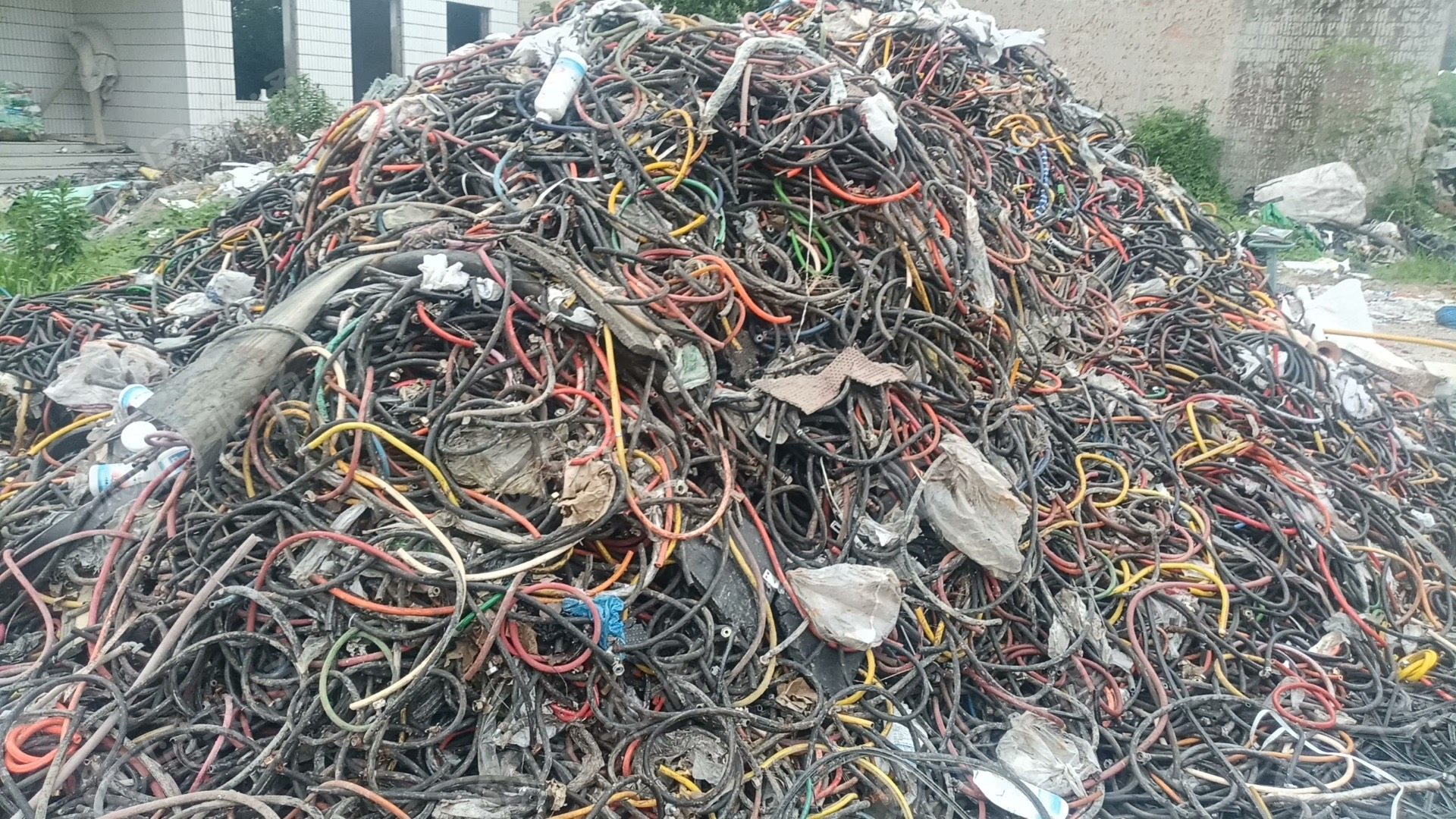 出售橡胶杂料,现货50吨