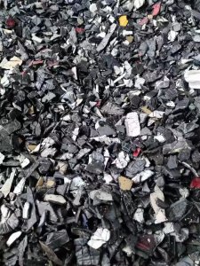 出售pp保险杠破碎料，已水粉甩干，现货23吨，月供60吨