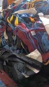 出售服装厂下脚料,有涤棉,纯棉,罗马布,牛筋棉等都是分类分好的,河南商丘