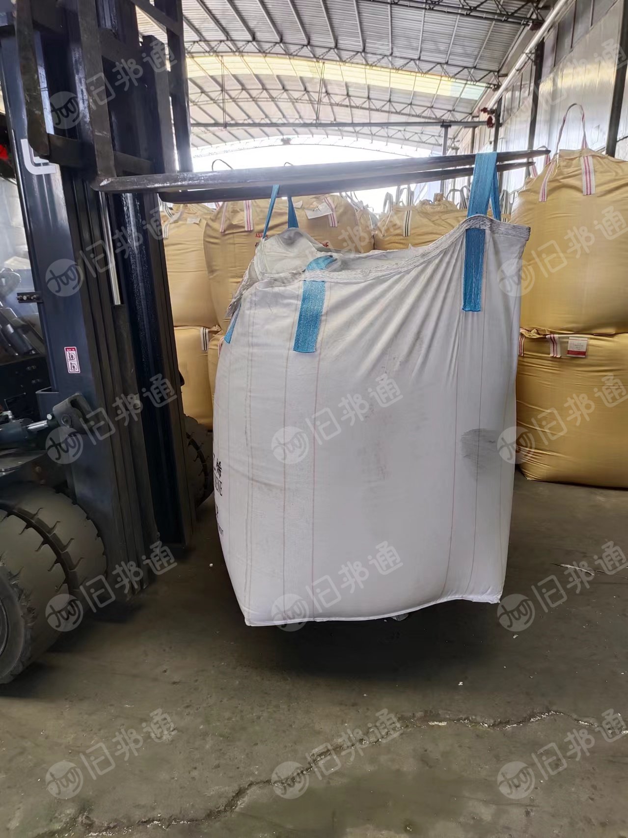 出售二手吨包,之前装过泡沫原料,规格:90*120,95*130,现货2万多条