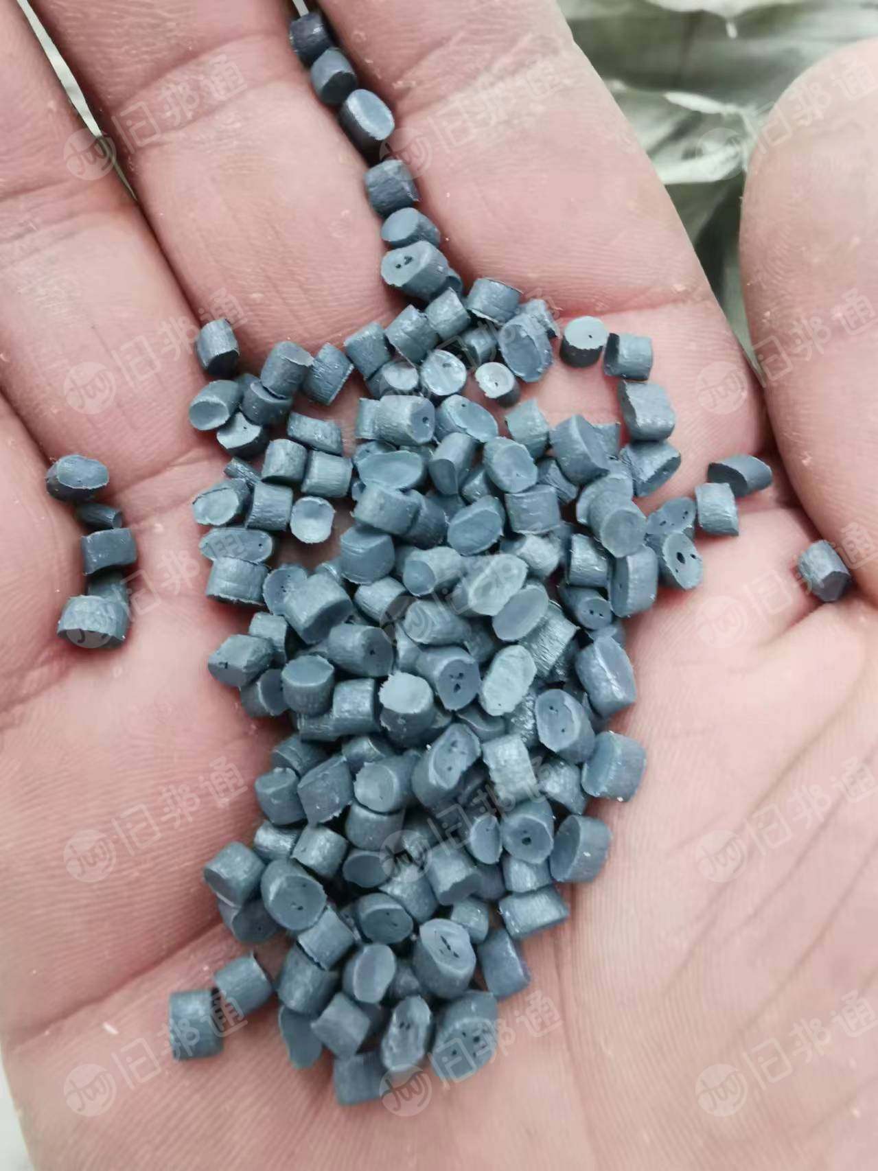 常年出售PE高压轻胶颗粒,过60-120目,现货200吨