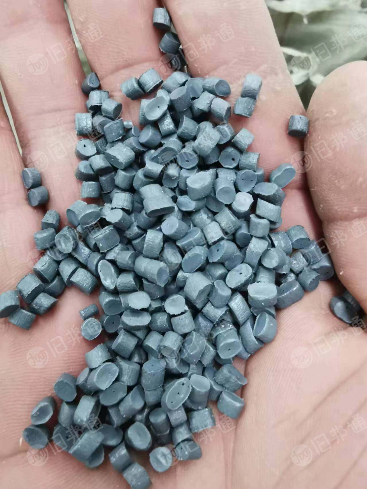 常年出售PE高压轻胶颗粒,过60-120目,现货200吨