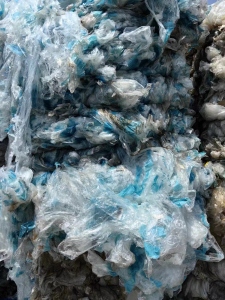 长期出售高压膜炼油料，现货30吨，月供80吨 。