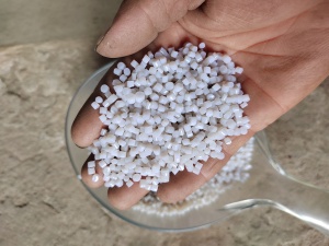 出售珍珠棉颗粒，大白二白黑色颗粒