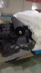 出售库存布，黑白化纤布，黑的多，现货有13吨左右，货在江苏南京