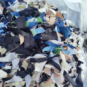 出售涤纶废布，浅色，深色，拉丝料