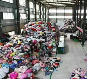 旧衣服分拣厂长期大量出售旧衣服黑料，可燃料