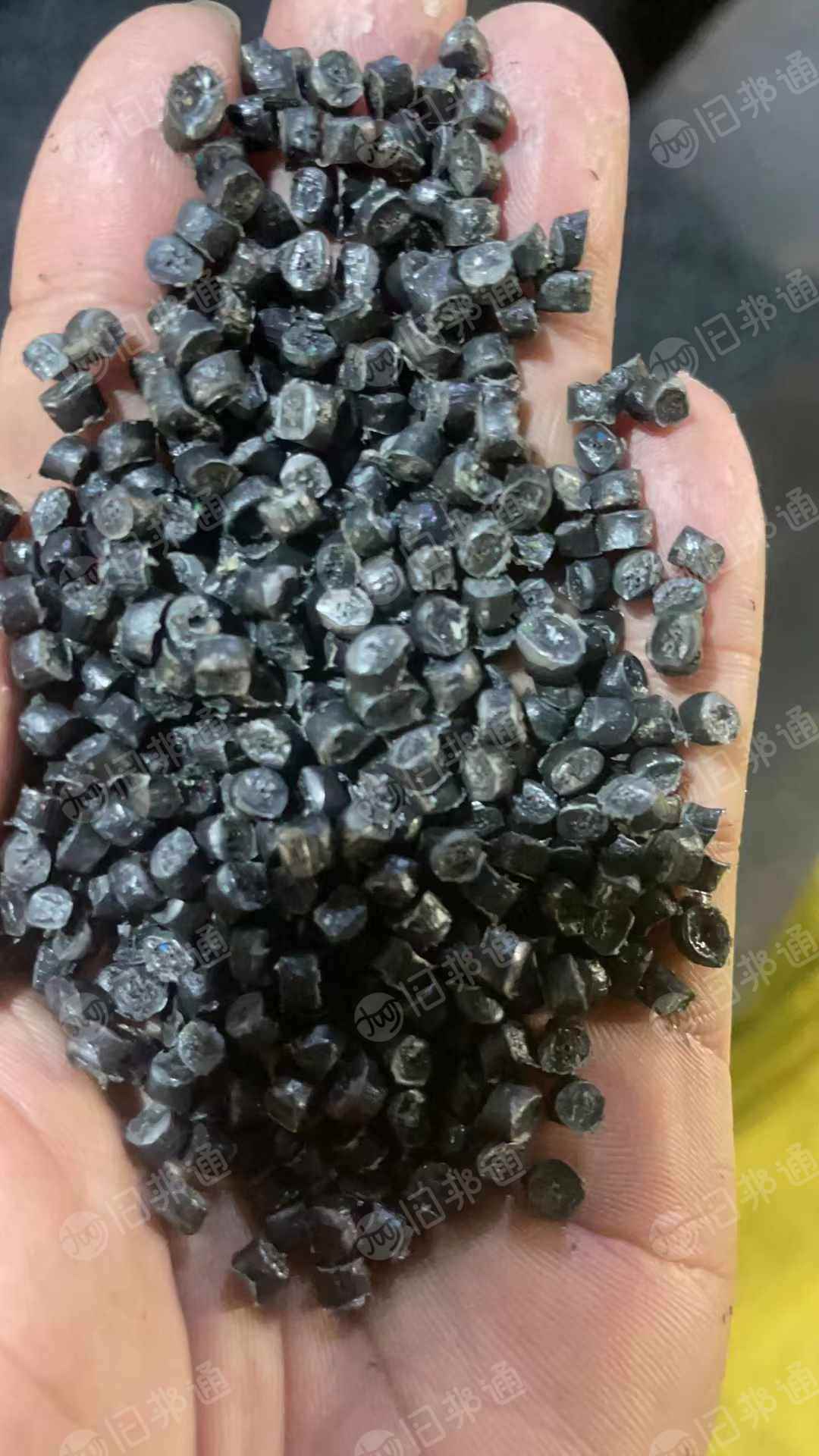 本厂出售PE电缆皮颗粒 ,颗粒可用于注塑压板,拔管等多种用途