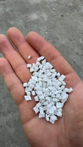 白色再生PP颗粒，瓷白颗粒，适合生产各类工艺品，日用品，无法配色价格实惠。