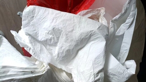 求购新能源汽车废塑料边角料，低压电池膜，PE电池隔离膜，月需量大，造粒用