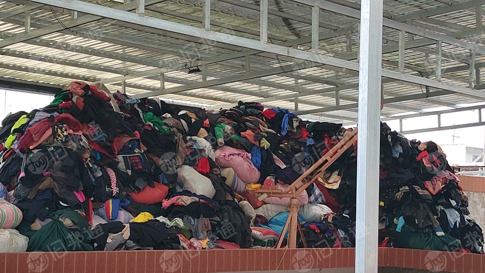 长期出售旧衣服黑料,现货至少9.6一车,货在山西临汾