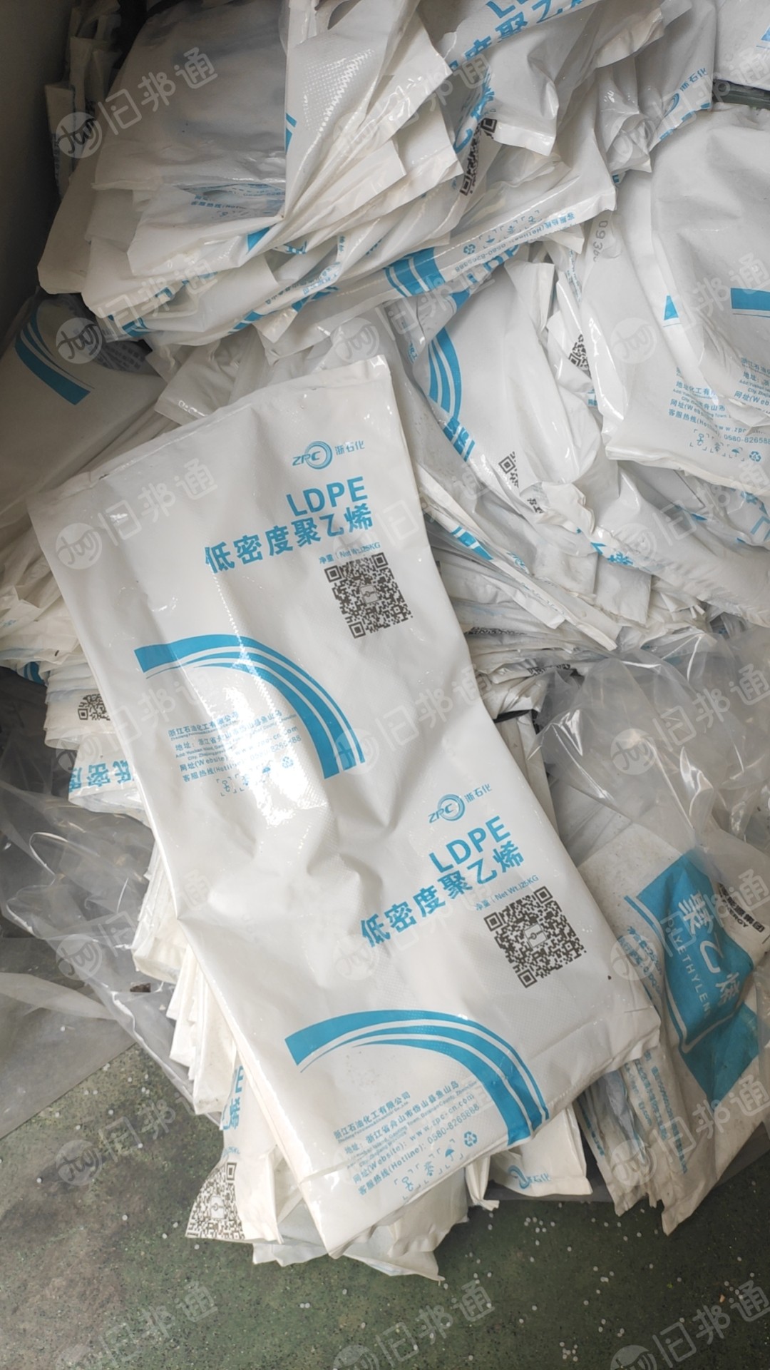 出售吹膜厂装粒子的LLDPE乳白袋,原料袋,月供几百吨