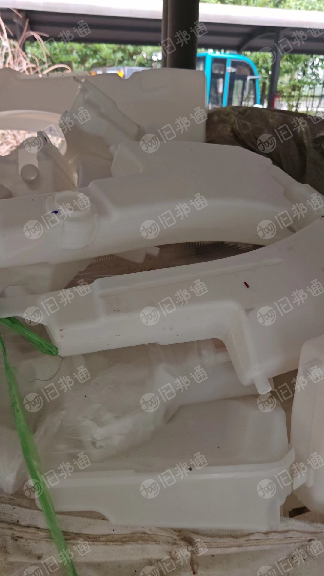 出售汽车厂下来透明吸塑盒毛料,尼龙水箱,塑料件,月供十几吨