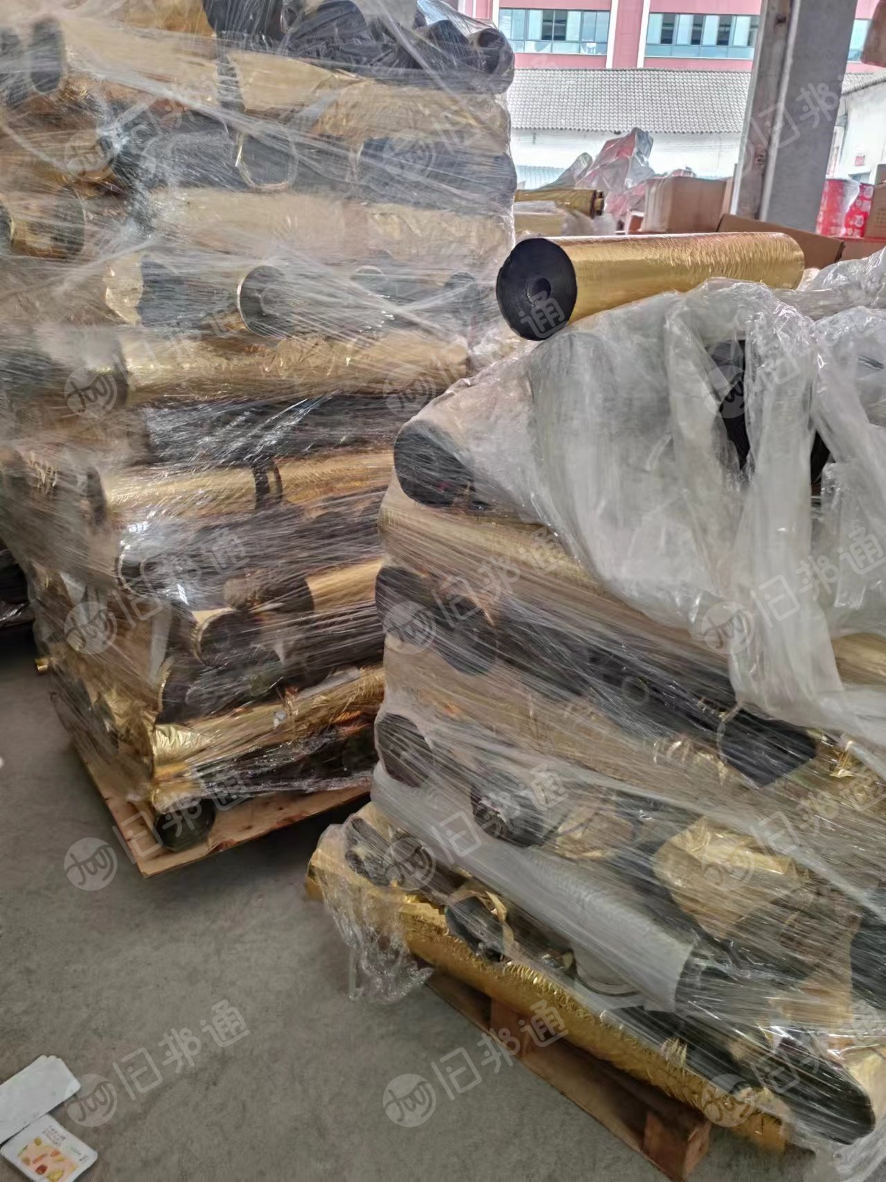 长期出售卷筒PET烫金膜,现货8吨 。