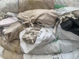 长期出售EVA鸡爪料，EVA鞋底废料，现货200吨
