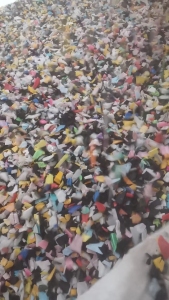 出售童车破碎料，花桶破碎料