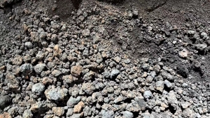 出售一批提锌窑渣，全铁53%，单质铁37%，金属化率69.8%渣，锌0.7，硫0.7