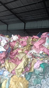 出售干的编织袋，杂色的，现货30吨