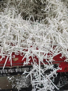 出售比亚迪厂下来的PBT,PA66混合水口料，胶头料，现货40吨