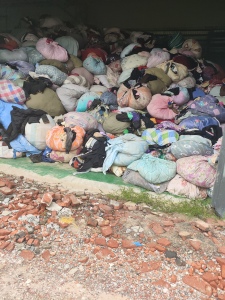 旧衣服黑料，可燃料，大量回收