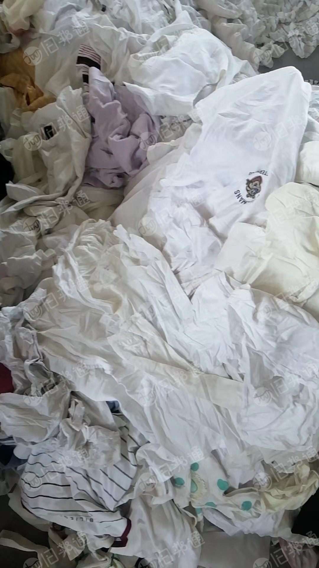 出售旧衣服大白,白料,白开花料,每月有七八吨,货在湖南岳阳
