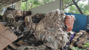 出售烫金膜，现货200吨